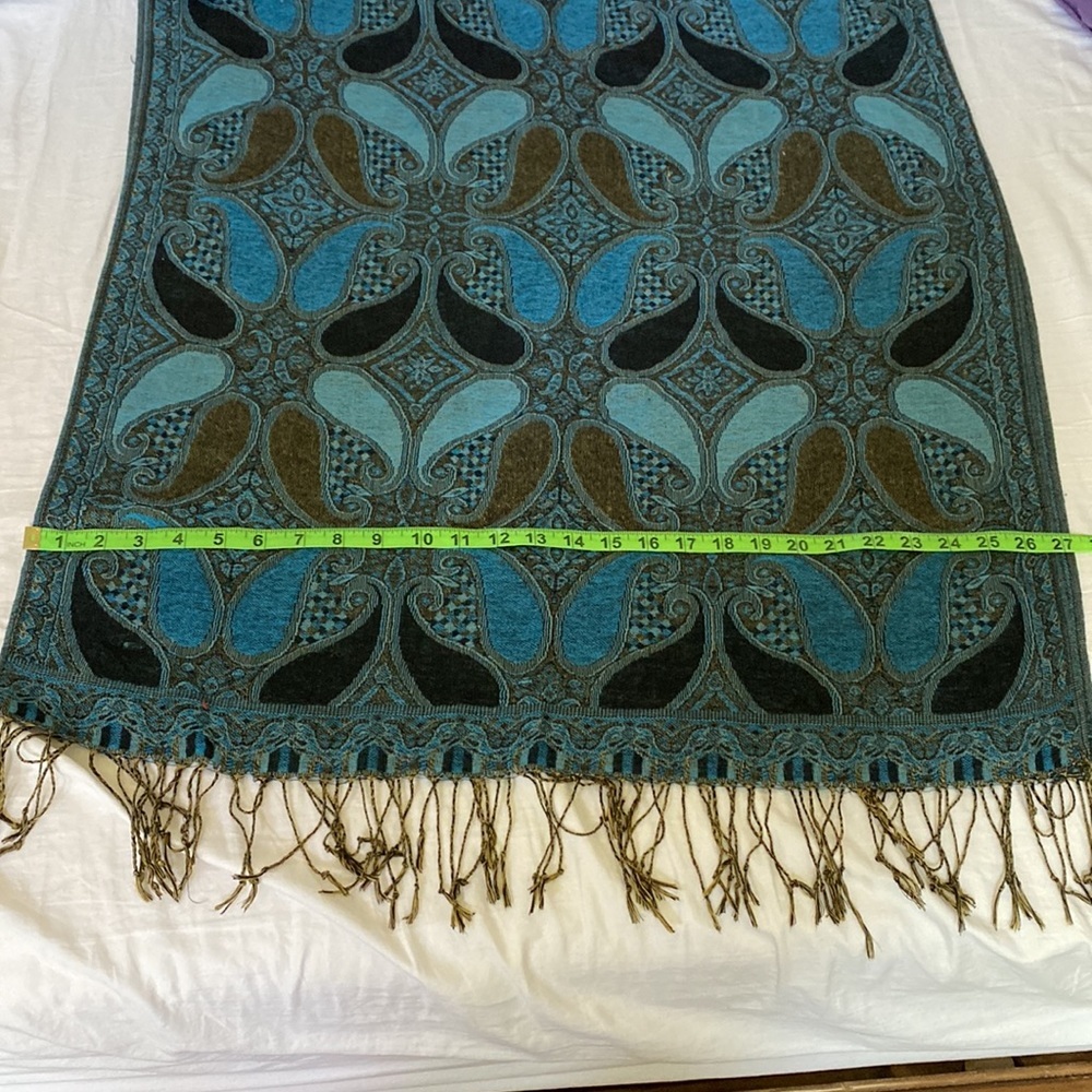 Bohemian woman’s woven wrap